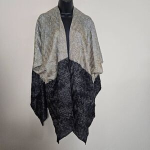 NWT Vince Camuto Shimmery Kimono